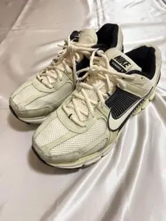 NIKE ZOOM VOMERO 5 28.5cm
