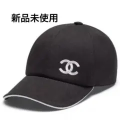 新品 CHANEL バイカラー ロゴ キャップ ブラック × ホワイト シャネルのサムネイル