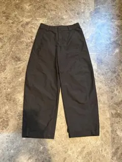 ユニクロ　バレルレッグパンツ　ブラック