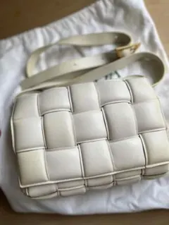 VENETAボッテガヴェネタスモールカセット ホワイト ショルダー - メルカリ