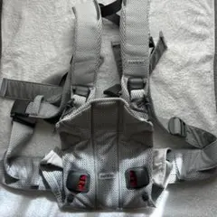 BABYAJORN ONE KAI AIRメッシュ　グレー