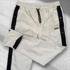 マークアンドロナ デニムパンツ スカルロゴ ネオングリーン E261311