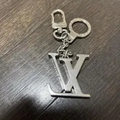 LOUIS VUITTON LVロゴ キーホルダーのサムネイル
