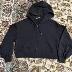 GU ブラック クロップドパーカー