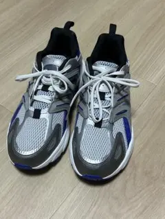 クライマクール スニーカー