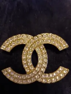 ノベルティ CHANEL ダブルCロゴ ブローチ