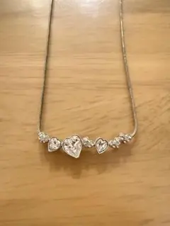 スワロフスキー　ハート型ネックレス