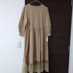 お値下げ、新品タグつきHEALING ベージュ 長袖ワンピース F