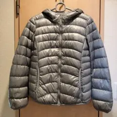 ユニクロ ライトダウンジャケット グレー フード レディース Mサイズ 袋付き