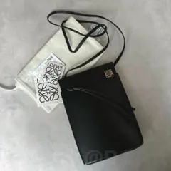 ロエベ ダイスポケット ブラック フォンポーチ ショルダーのサムネイル