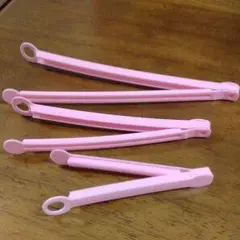 ピンクのプラスチックヘアピン4本セット