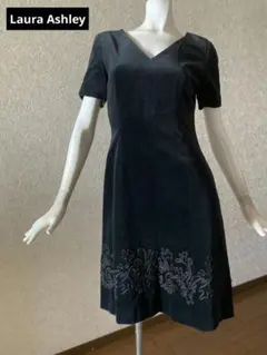 Laura Ashley ベロアワンピース 半袖 刺繍のサムネイル