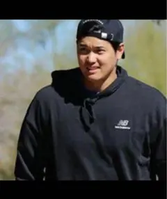 大谷翔平選手着用 New Balance ブラック フード付きパーカー