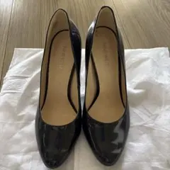 NINE WEST 黒　エナメルパンプス 24.5cmのサムネイル