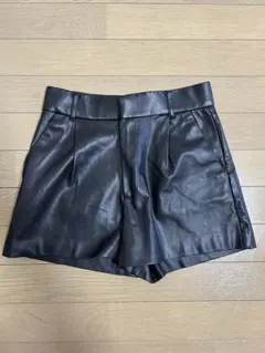 ZARA レザー　ショートパンツ
