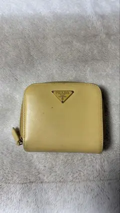 PRADA レザー 二つ折り財布 イエロー トライアングルロゴ