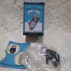 ヒグチユウコ　フィギアマスコット3 背伸びGUSTAVE ヒグチユウコ フィギュアマスコット3 背伸びGUSTAVEくん - メルカリ