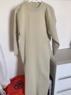 アダムエロペ　ベージュニットコクーンワンピース