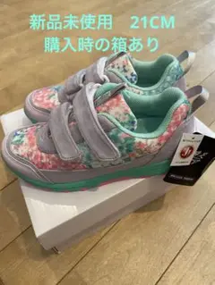 瞬足　fafa 22センチ　フェフェ　コラボ　wネーム　希少　伊勢丹　限定 瞬足 fafa 22センチ フェフェ コラボ wネーム 希少 伊勢丹 限定