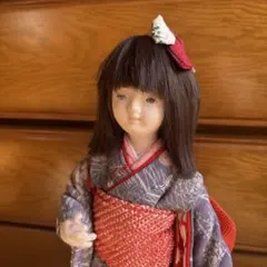 ①紫色の着物の和服人形