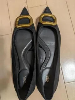 ZARA ブラック ポインテッドトゥパンプス ゴールドバックル