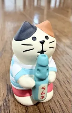 concombre 三毛猫 ラムネ 置物 フィギュア
