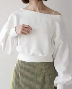 archives オフショルダー 白　スウェットのサムネイル