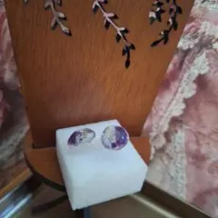 ハンドメイド 紫色 ドロップ型ピアス