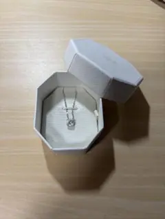 SWAROVSKYスワロフスキー　ネックレス　クリスタル専用クロス付き