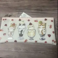 モフサンド　シリコンフラットポーチ　パフェにゃん　新品未使用品　匿名配送