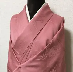 正絹、色無地／ピンク系／松皮菱紋、露芝紋／寿光織暈し