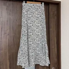 INGNI フレアスカート ホワイト・ブラック花柄 イング