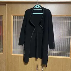 ブラックカーディガン、黒ニット