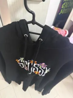 STUSSY黒 花柄刺繍 パーカー