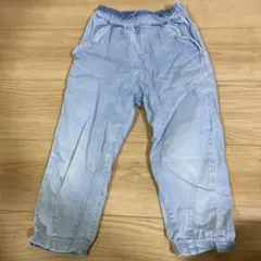 薄い青色デニム風カジュアルパンツ