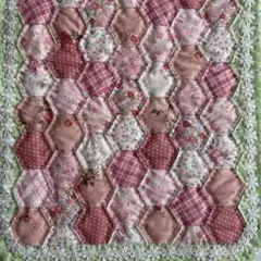 パッチワークキルト 花柄模様 ミニタペ ヘキサゴン マルチカバー ハンドメイド