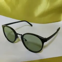 ブラックラウンドサングラス グリーンレンズ
