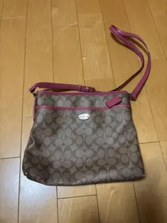 COACH シグネチャー ショルダーバッグ ピンクのサムネイル
