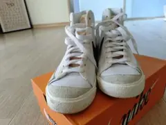 Nike ホワイト ハイカット スニーカー