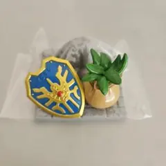 ドラゴンクエスト びっくらたまご　ロトの盾 やくそうミニチュアフィギュア