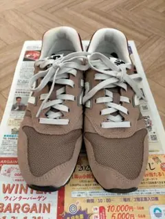 new balance ベージュ スニーカー