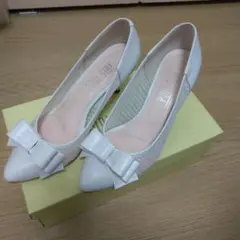 プールサイドのパンプスのサムネイル