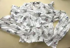 zara花柄フリル袖シャーリングブラウス