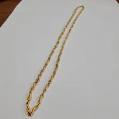 クリスタルネックレス