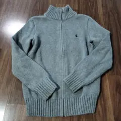 ポロ刺繍入りグレーのジップアップカーディガン