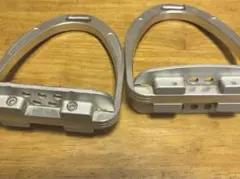 鐙