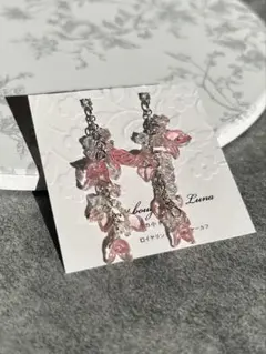 花咲くピンクフラワー×シルバー　イヤリング・ピアス