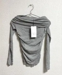 新品　タグ付き　ZARA ギャザーセミシアーコットントップス　オフショル