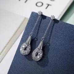 ティアドロップ ホワイトゴールド ピアス スタッド ピアス 揺れるロングピアス