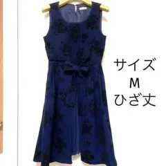 【美品】ネイビー フラワーパターン ノースリーブ ワンピース Ｍ　ひざ丈